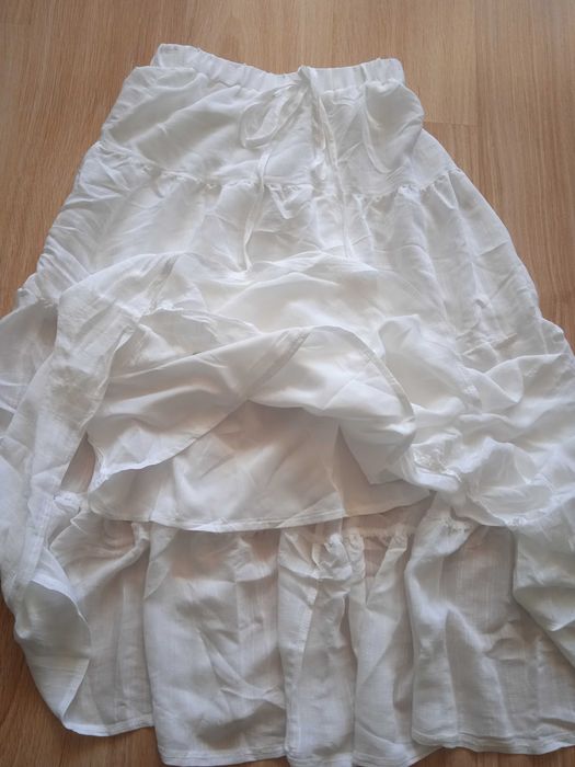 Дамска бяла пола