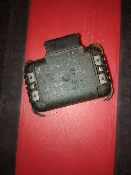 Части за Опел - стълоповдигач ключ  панел светлини вакуум клапан и сен