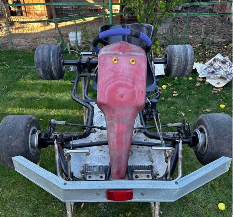 Продавам картинг - основа