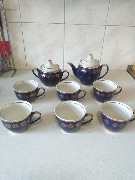Продам  2 сервиза  производства СССР.