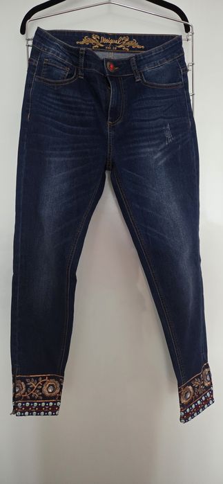 Blugi Desigual cu model