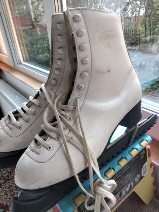 Patine de dama Nr 40