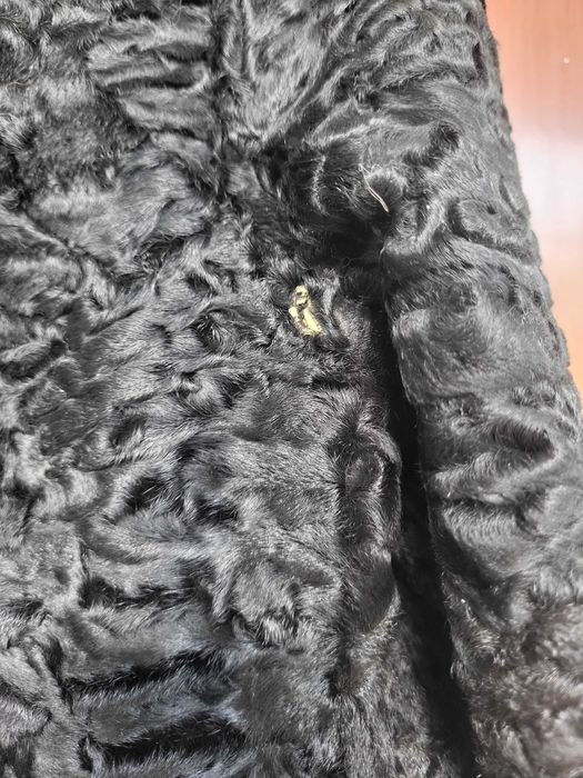 Продам шубу пальто из каракульчи
