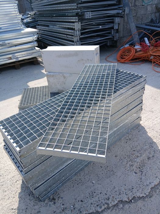 Trepte zincate galvanizate