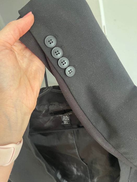 Късо черно сако, размер S