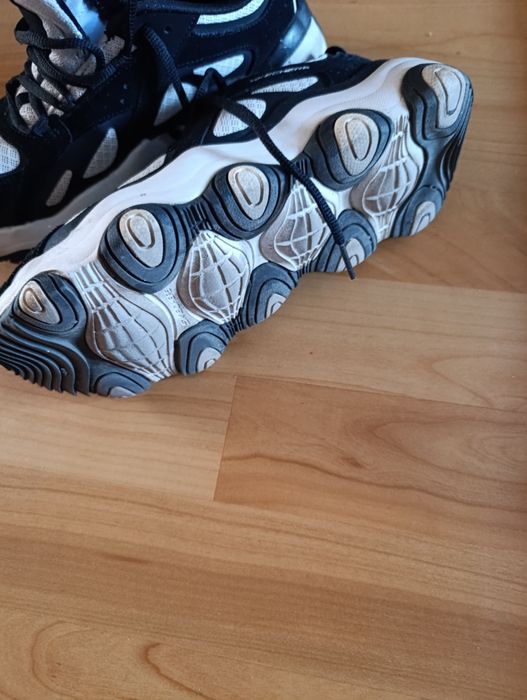 Кроссовки женские