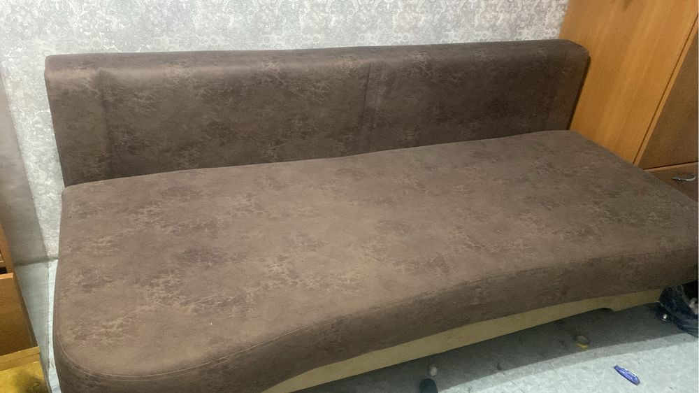 Продам диван в хорошем состояние