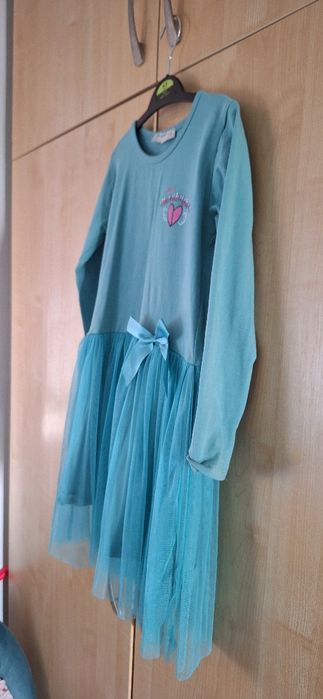 Сладурска рокля за момиченце в ментово зелено 134 размер