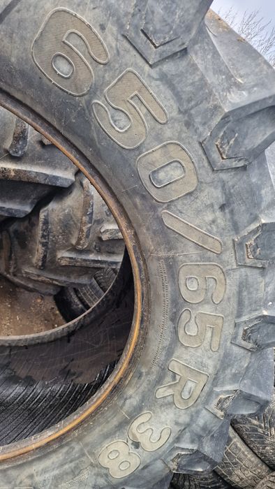 CAUCIUC tractor 650/65R38 marca Pirelli