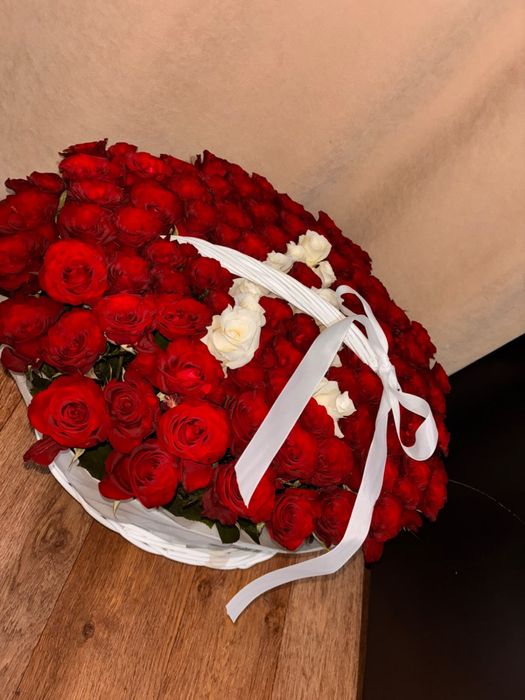 Продам цветы в корзине