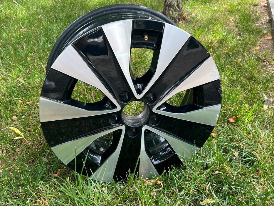 Vând janta Mercedes 2024 pe 17’’ usor avariata(zgariata)