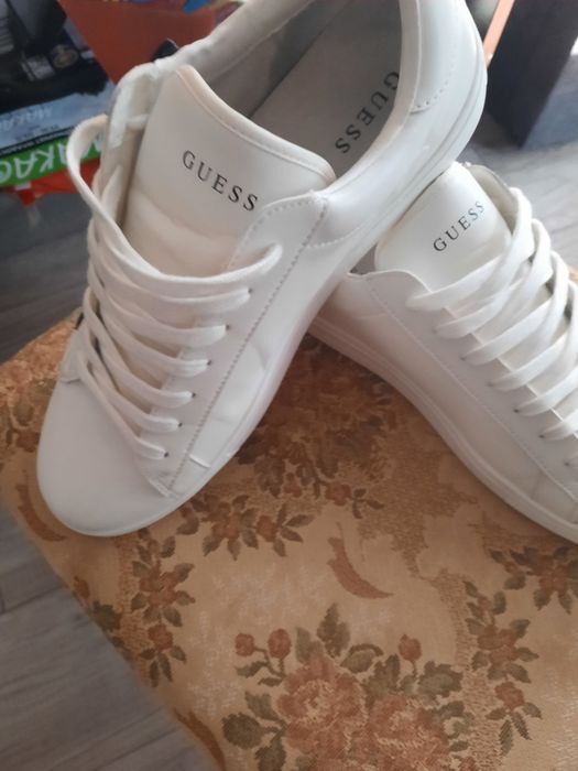 Оригинални сникърси Guess