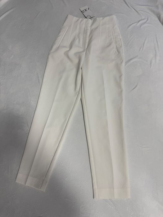 Pantaloni conici eleganti talie inalta cu pliuri albi Zara marimea  S
