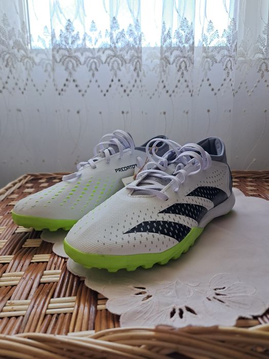 Ghete fotbal Adidas predator