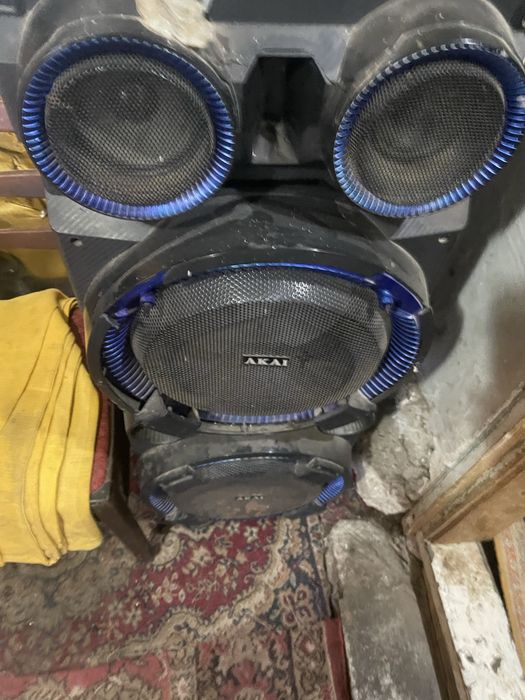 Vand boxa akai 350 W