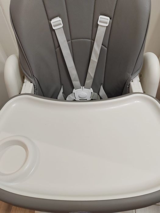 Scaun de masa  cu spătar și tăviță,