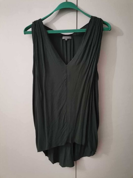 Потници на различни марки.