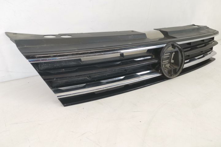 Оригинална Централна Решетка Във Добро Състояние Фолксваген ВВ Тигуан