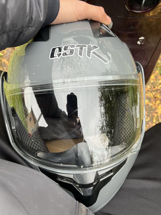 Продавам  каска QSTK