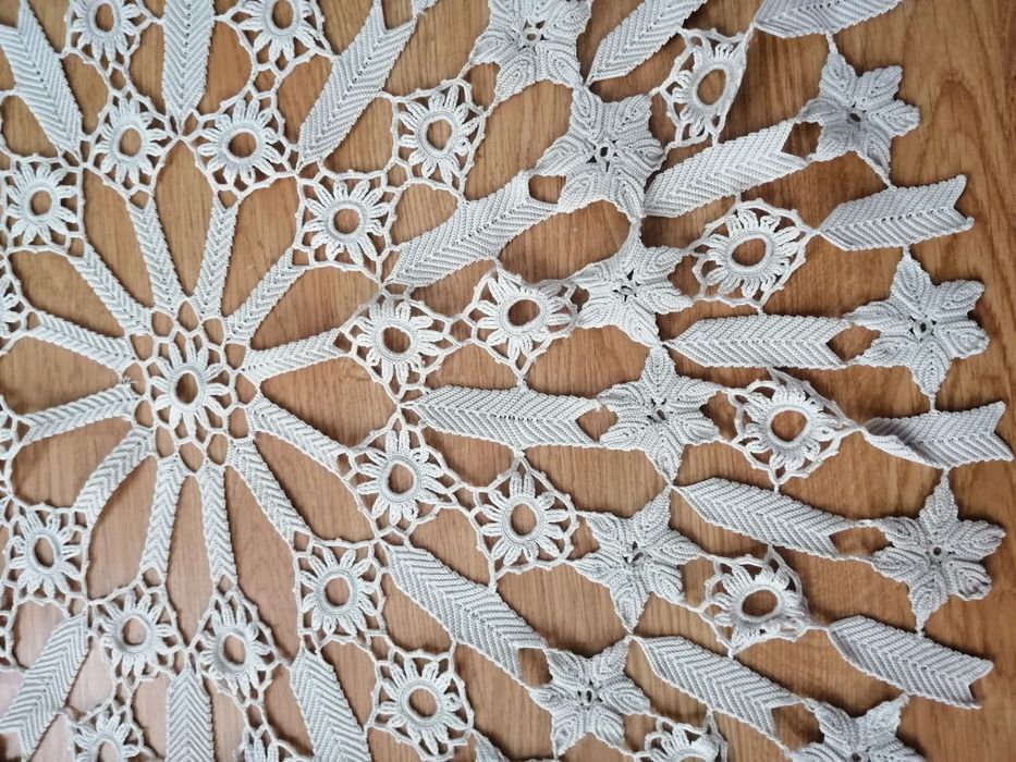 Mileu dantelat, crosetat din macrame