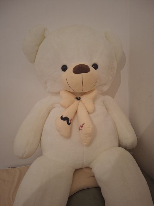 Продаю обсалютно новую мишку, длиной 2 метра. Порадуйте своих близких