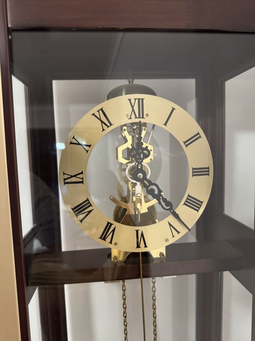 Часы напольные, в отличном состояний