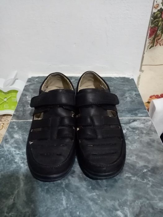 Сандали школьные