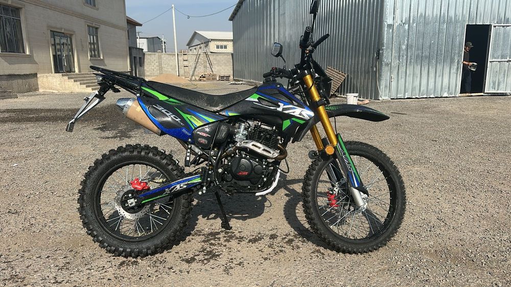 Мотоцикл эндуро.