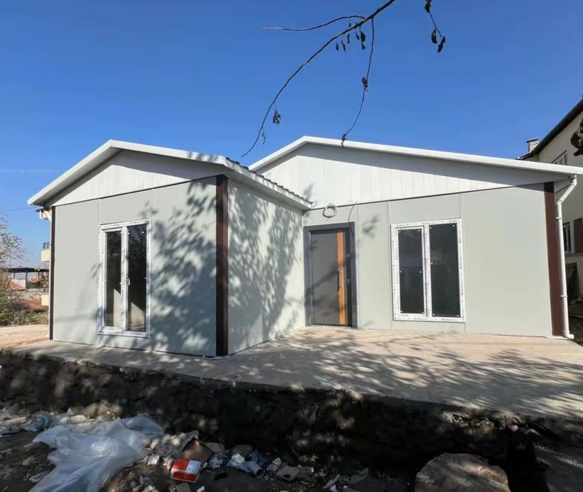 Vindem case din structură metalică