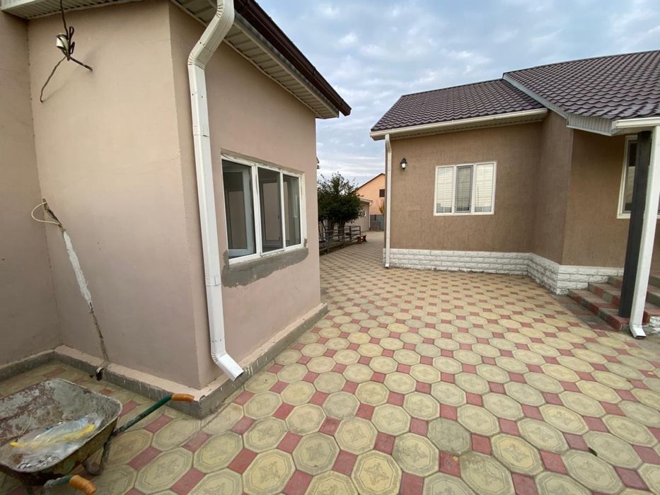 Дом со времянкой и гаражом