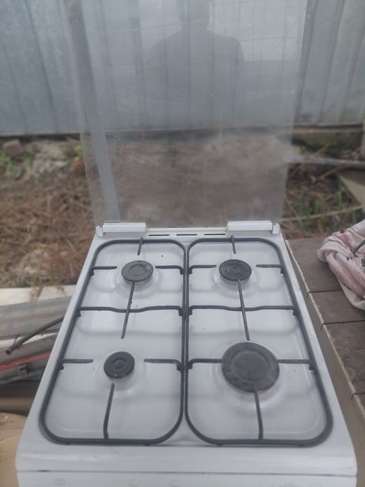 Газовая плита белая