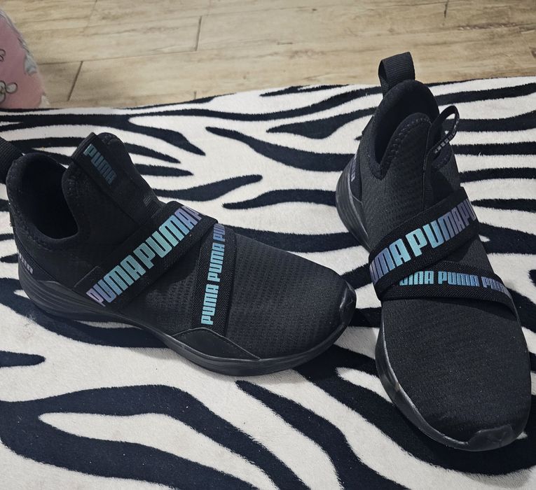 Vând 2 perechi de adidași puma și y3