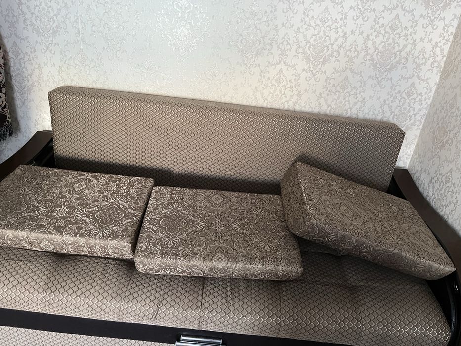 Продам диван в хорошем состоянии
