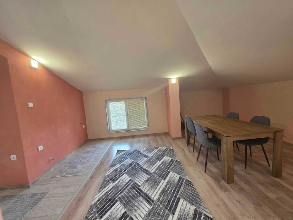 Просторен апартамент с три спални в кв.Каменни,гр. Хасково