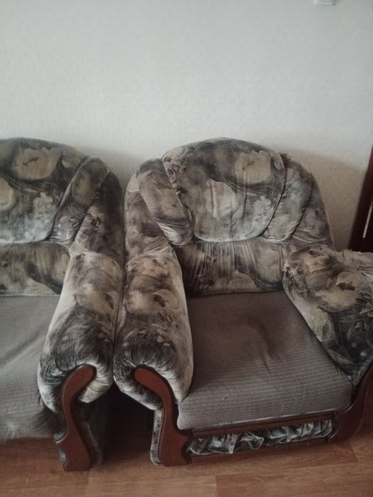 Два раскладных дивана и кресло