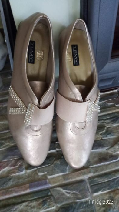 Poșete și cisme de dama