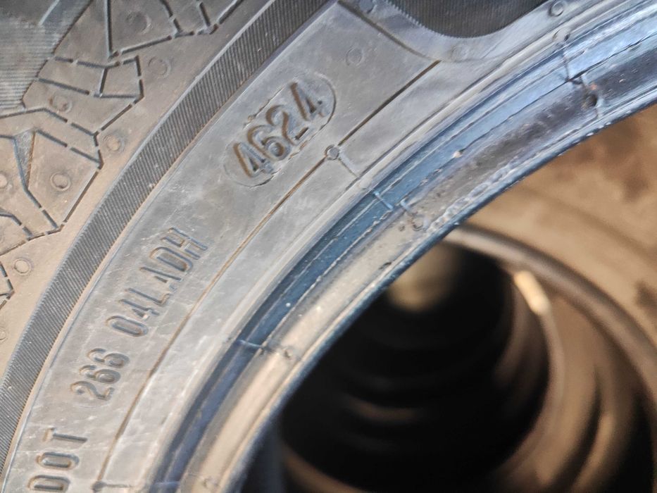 2бр.зимни гуми 215/65/16C Semperit
