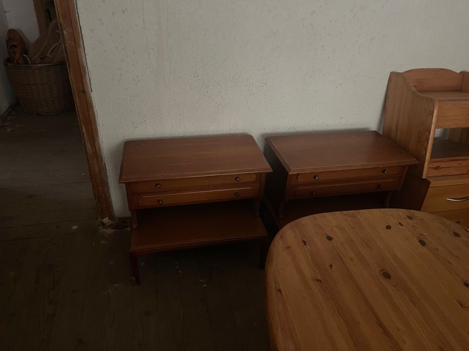 Маси и нощни шкафчета