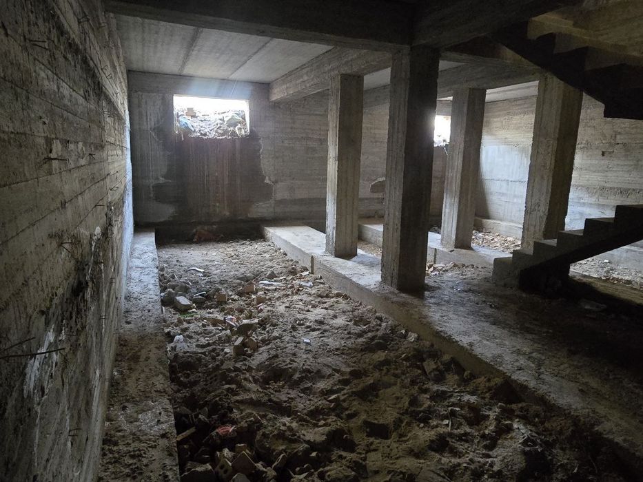 Уч қаҳрамон постидан 3 км масофада жойлашган, кадастри чиққан хонадон