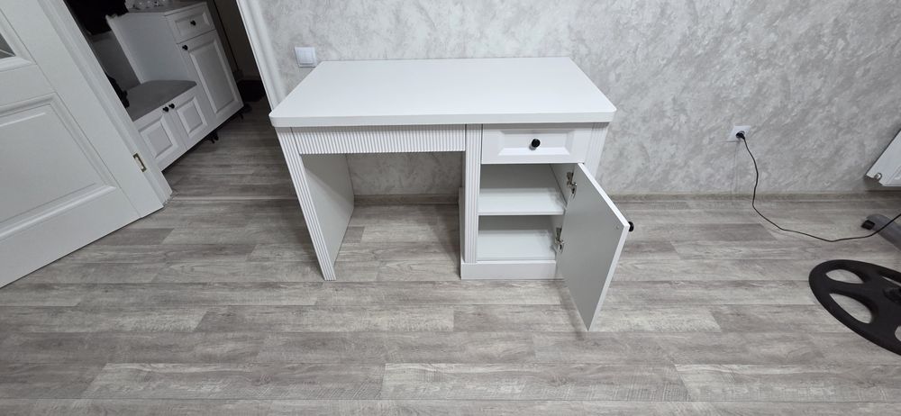 Продам стол б/у.