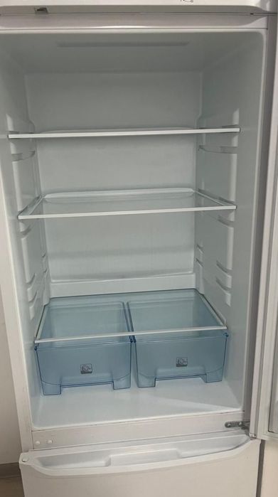 Srochna olsela kelishib beraman Muzlatgich srochna sotiladi POZIS YANG