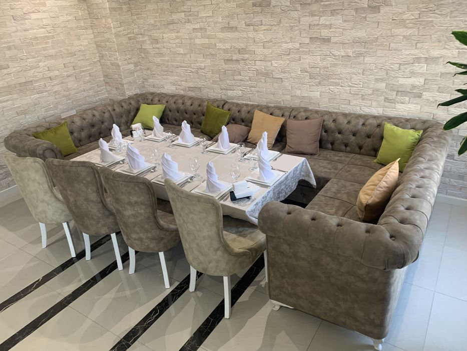 Уголки в гостинную. Честор уголок. диван в кафе. Диван