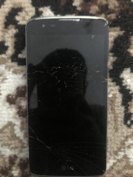 Продам Lg k 8