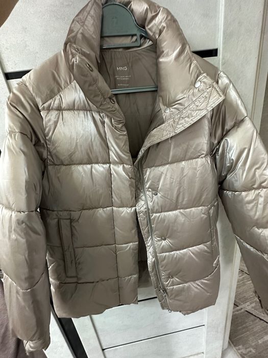 Продается женская куртка MANGO