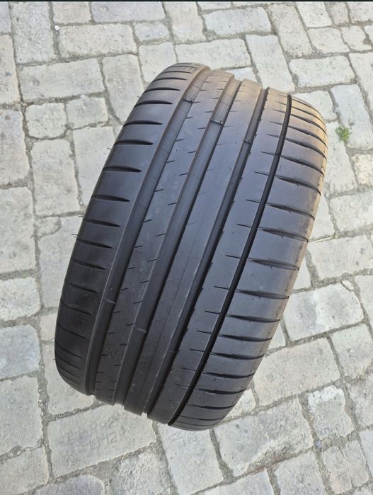 O bucată 255/35 R18 vară - una Michelin