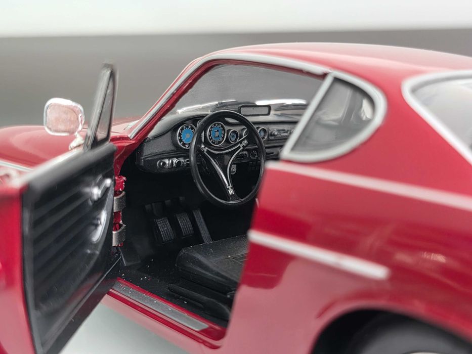Macheta Auto Colectie 1/18 Revell Volvo P1800 S