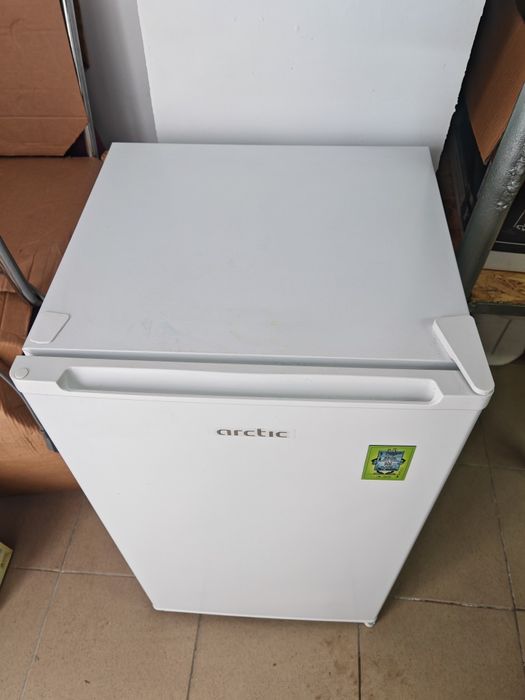 Frigider cu o usa Arctic capacitate mică, 120 l, Clasa E, H 84 cm, Al