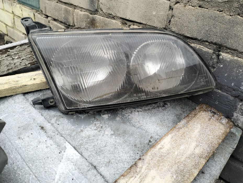 Фара Toyota Ipsum