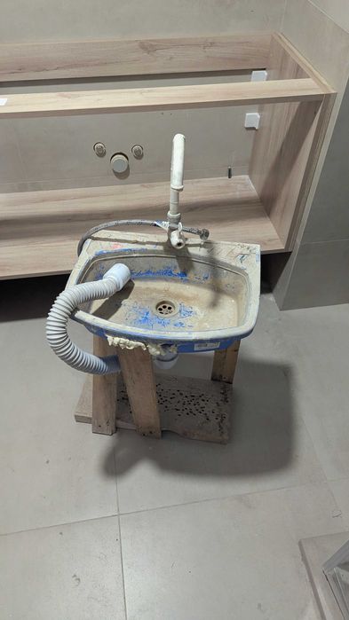Продаётся раковина пластиковая