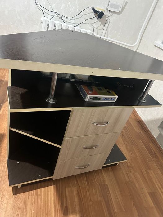 Угловой подставка